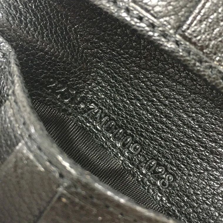 送料込み！ 未使用品 FENDI 二つ折り財布 ブラック 7M0009 313