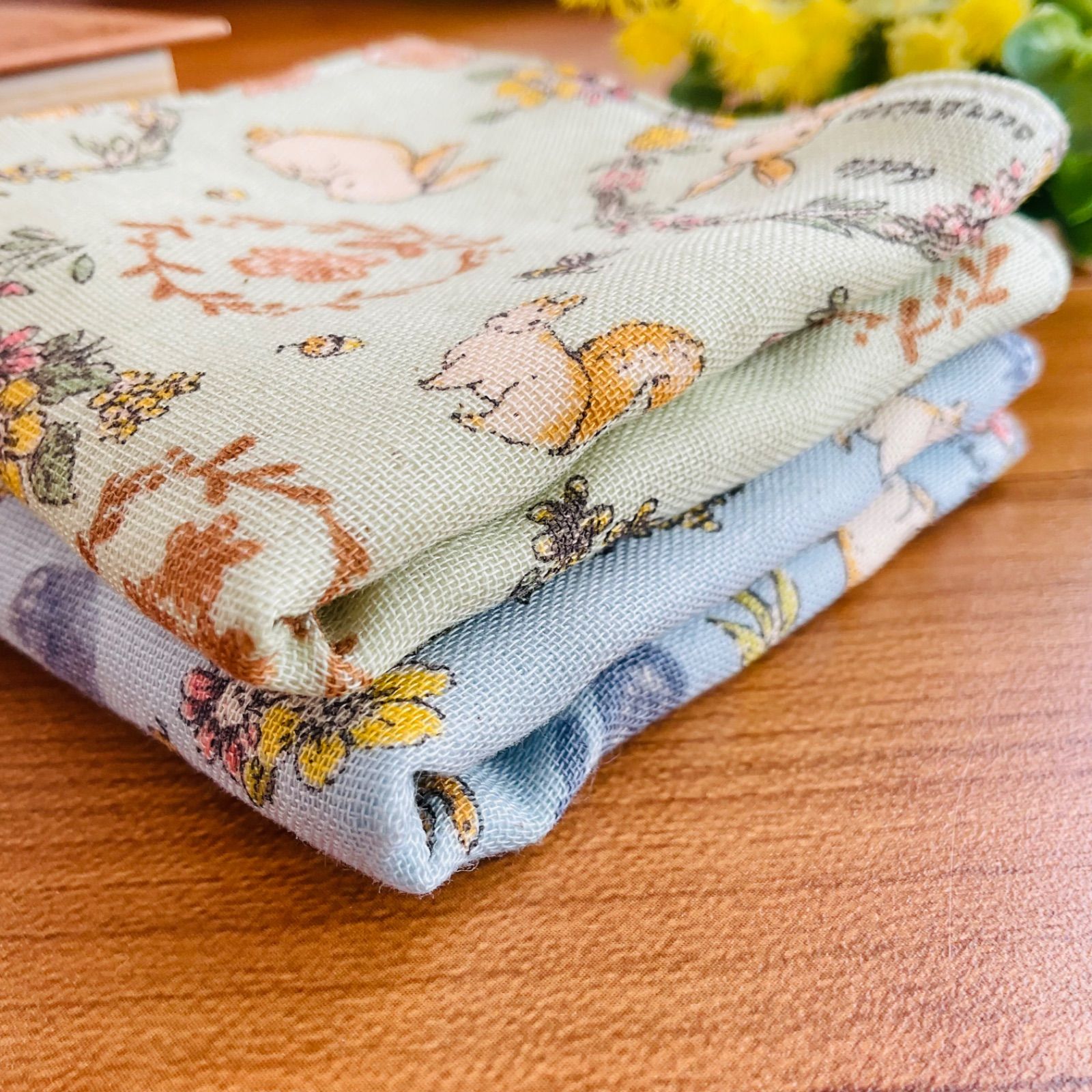 ハンドメイドガーゼハンカチ　タオル　チェリー刺繍ダブルガーゼ×小花レース ハンドメイドガーゼハンカチ タオル チェリー刺繍ダブルガーゼ×小花レース