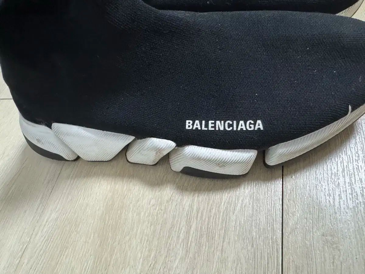 【雷市場（ポンジャン）商品韓国直送】 BALENCIAGA(バレンシアガ) スピードトレーナー