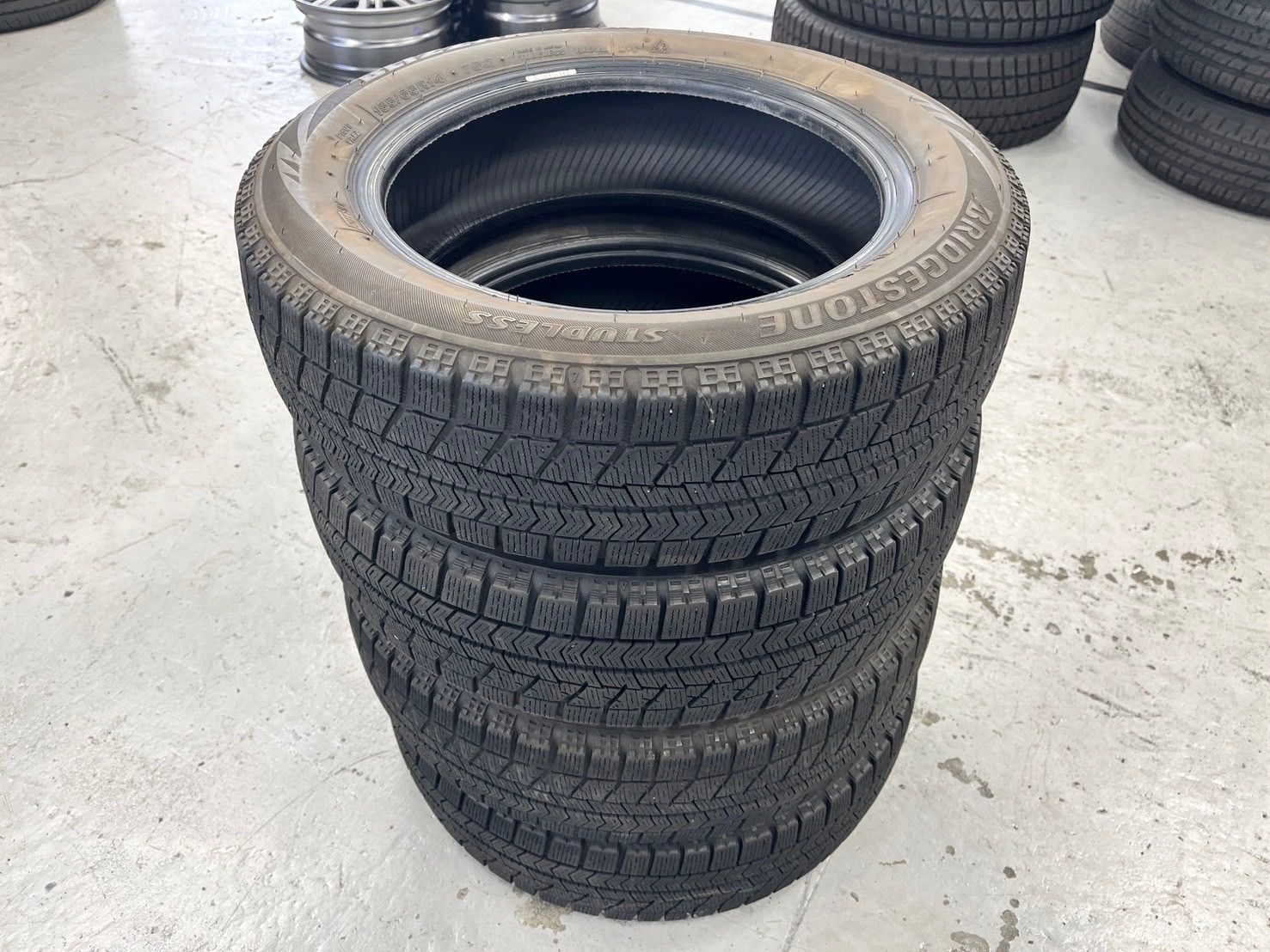 車 ☆送料込み！ブリジストン スタッドレス ブリザックVRX 155/65/14☆