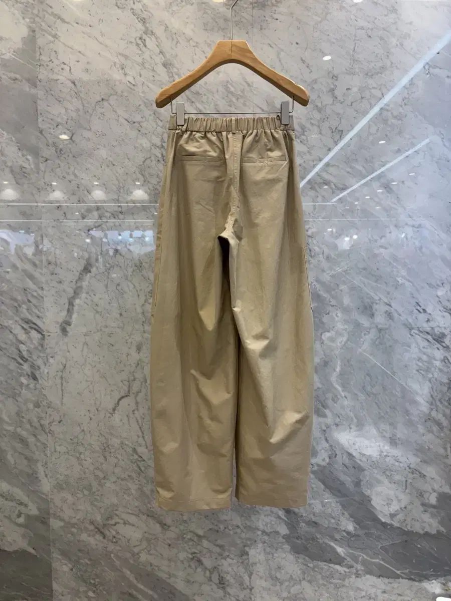 ウエスト後ろゴム