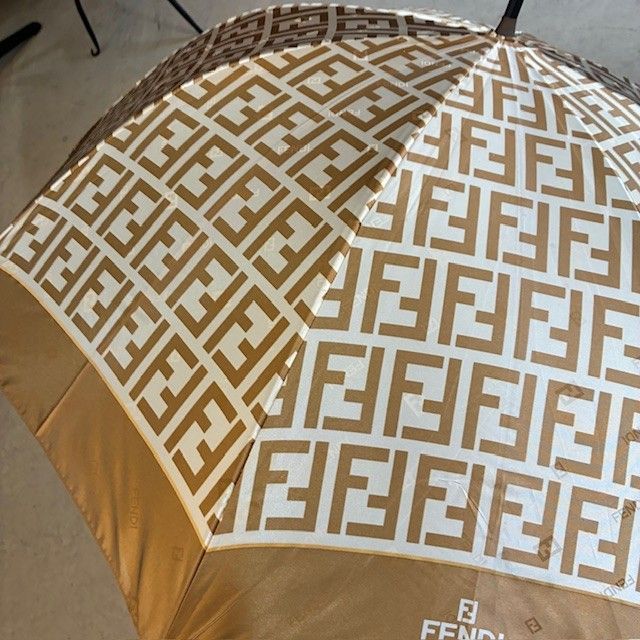 美品✨FENDI フェンディ 長傘　雨傘 総柄 ズッカ柄 フェンディ FENDI 傘 雨傘 ズッカ柄 ブラック 黒 /YO19