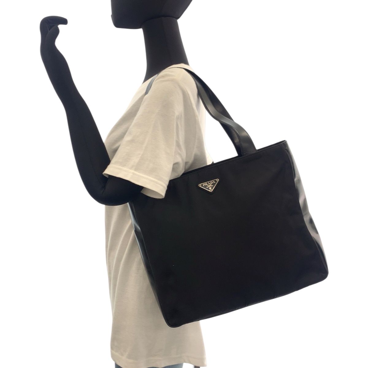 PRADA プラダ テスート 三角ロゴプレート ブラック 黒 シルバー PRADA プラダ テスート 三角ロゴプレート ブラック 黒 シルバー