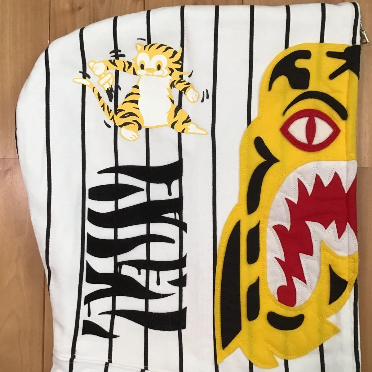 ☆阪急うめだ限定☆ 阪神タイガース タイガー パーカー Mサイズ tiger 