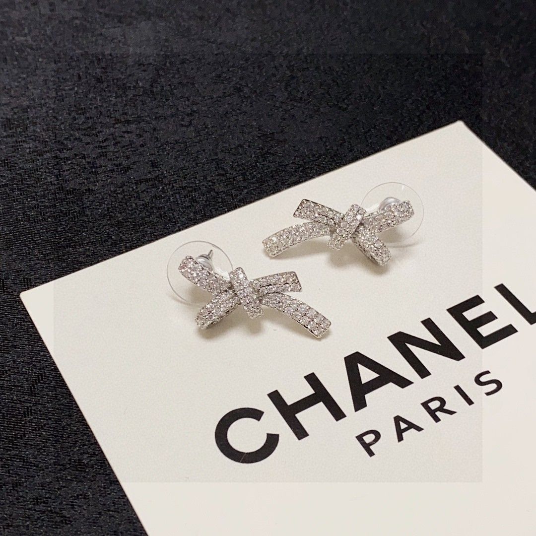 国内発送 25C【CHANEL】デイリーユース オフィスにも ピアス 新作CHANEL☆入手困難シャネルピアス ゴールドココマーク直営1点
