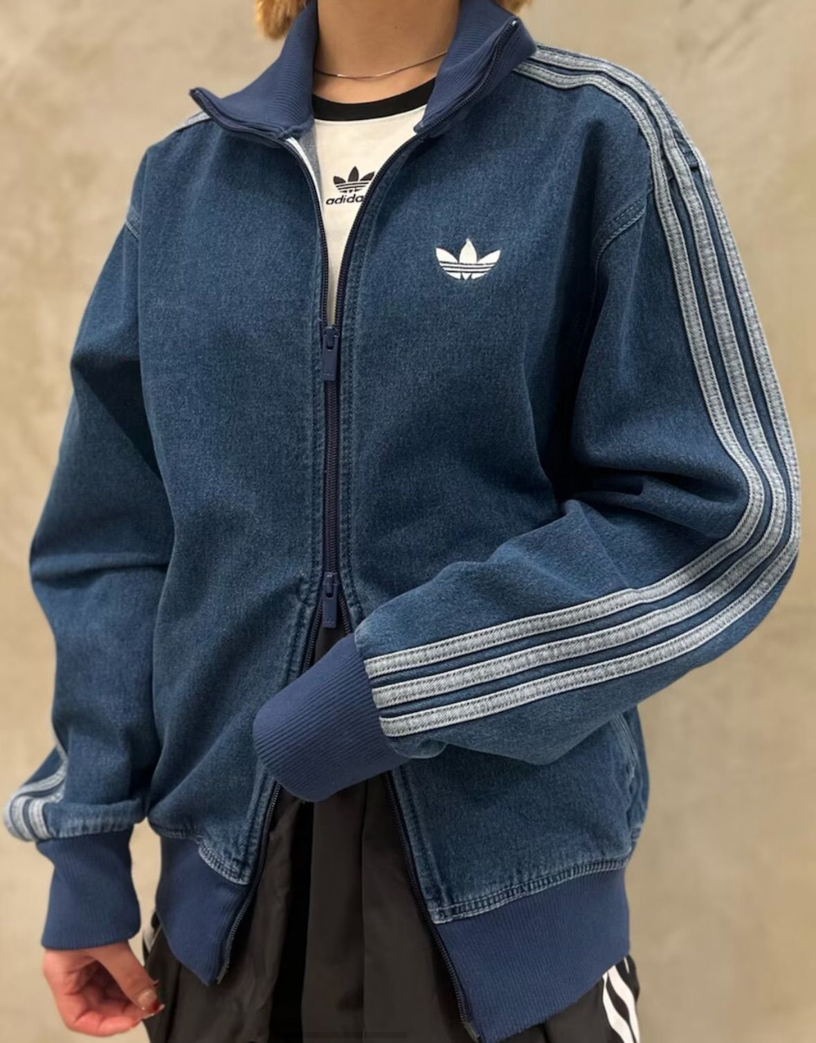 新品タグ付きadidasアディカラー デニム ファイヤーバード トラックトップ adidas/アディダス デニムファイヤーバードトラックトップ(限定