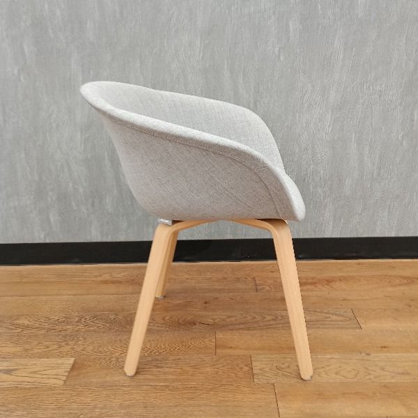 ライトグレー 会議用チェア