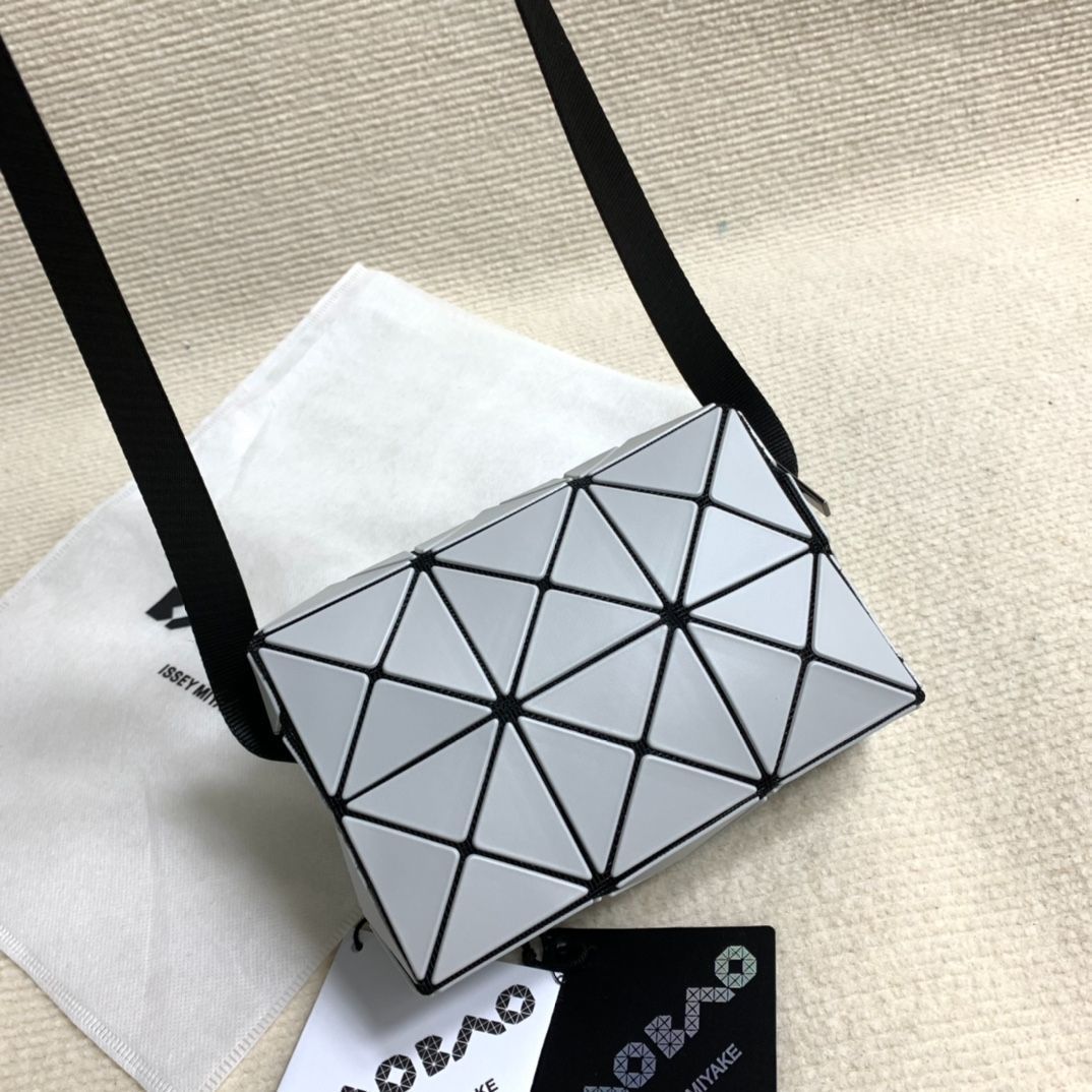 BAOBAO ISSEY MIYAKE ショルダーバッグ イッセイミヤケ 2way グレー