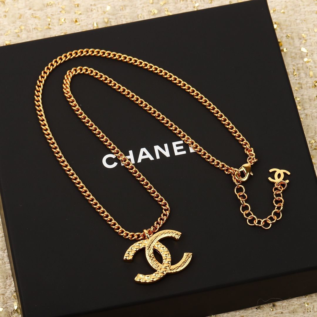 CHANEL】シャネル 新品 ダブルC半菱形模様＆シャネルロゴ 