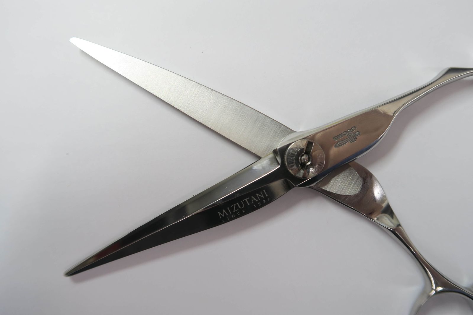 Cランク【MIZUTANI SCISSORS ミズタニシザーズ】 SWORD D-19 シザー 美容師・理容師 6.7インチ 右利き  【中古】:I-717 - メルカリ