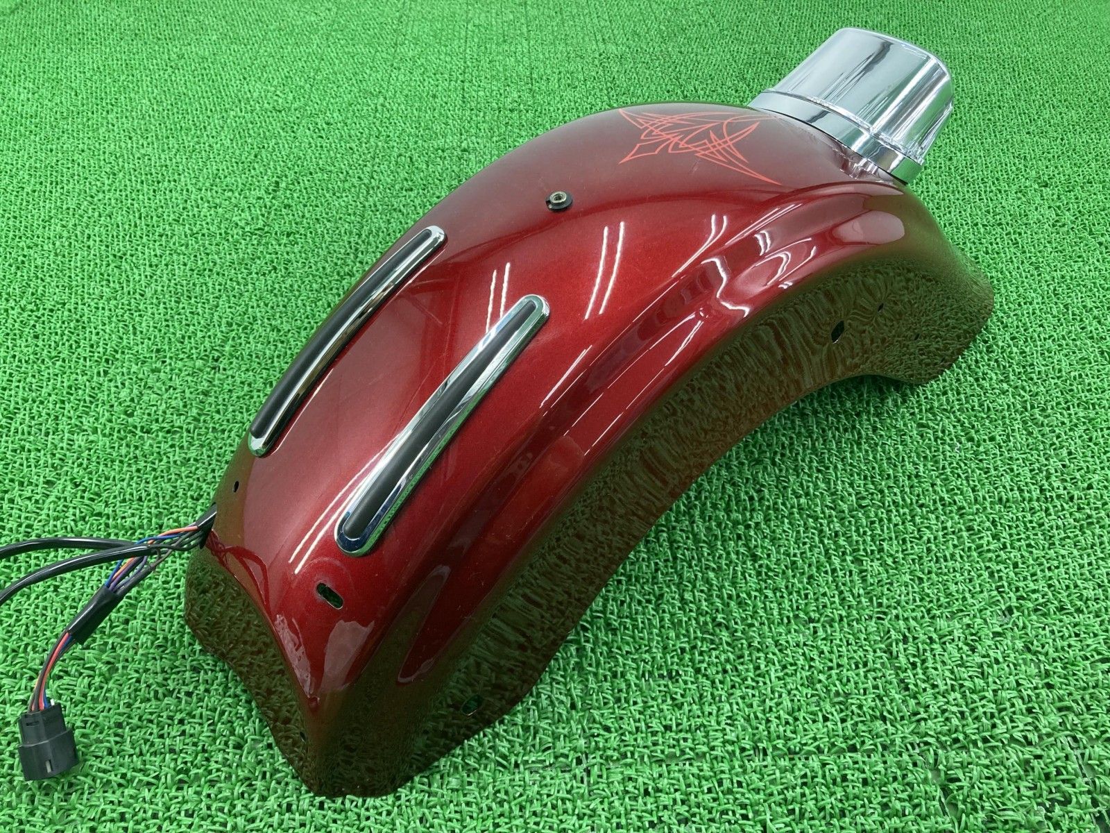FLHXSE1800 リアフェンダー 赤M 60472-09A ハーレー 純正 CVOストリートグライド コンディション良好 LEDレールランプ付き 【中古】 13 FLHXSE1800 リアフェンダー 赤M 60472-09A ハーレー 純正 バイク 部品