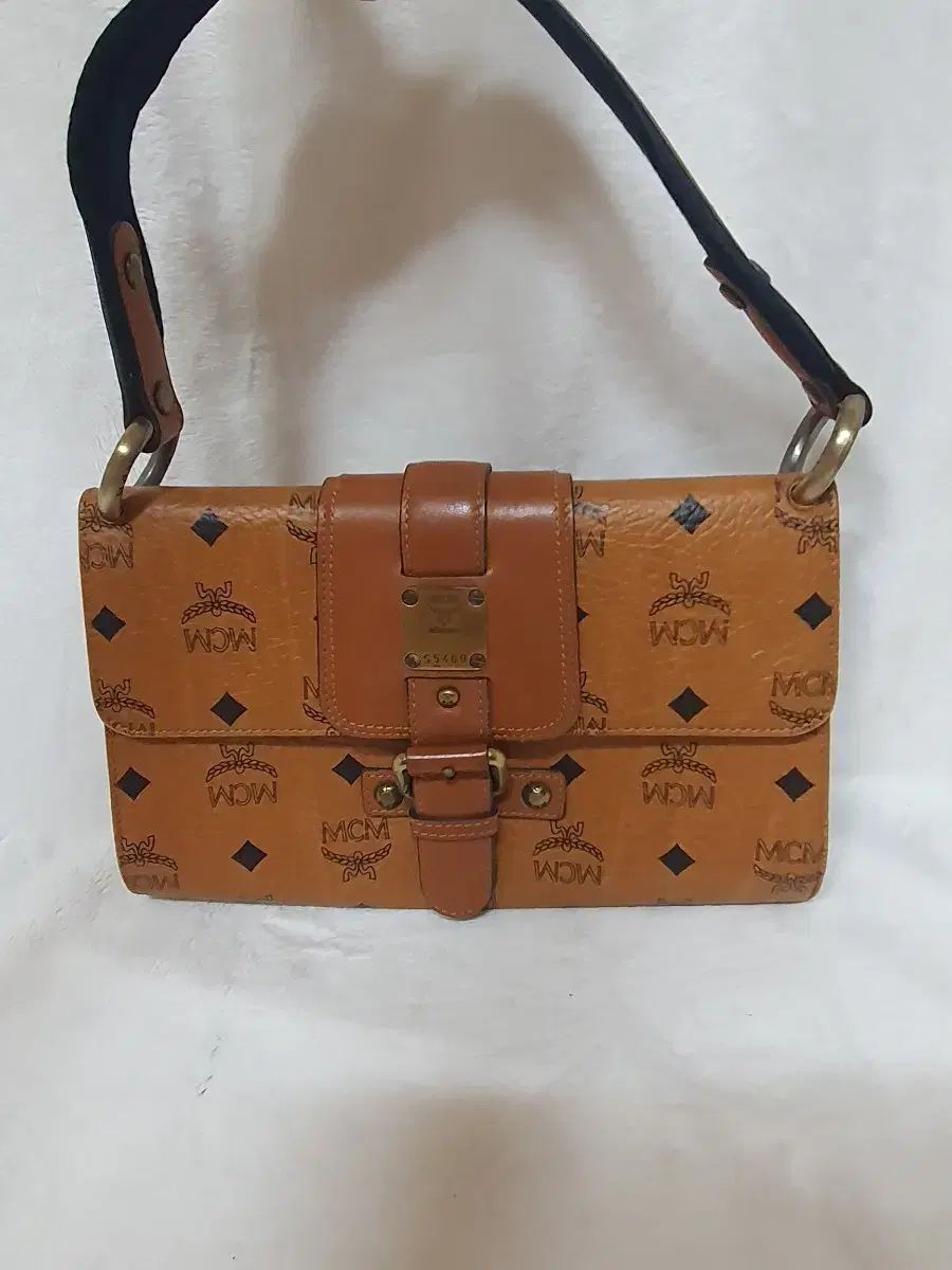 MCM エムシーエム パスポートケース ラビット うさぎ アイボリー ほぼ未使用 MCM エムシーエム パスポートケース ラビット うさぎ アイボリー PVC