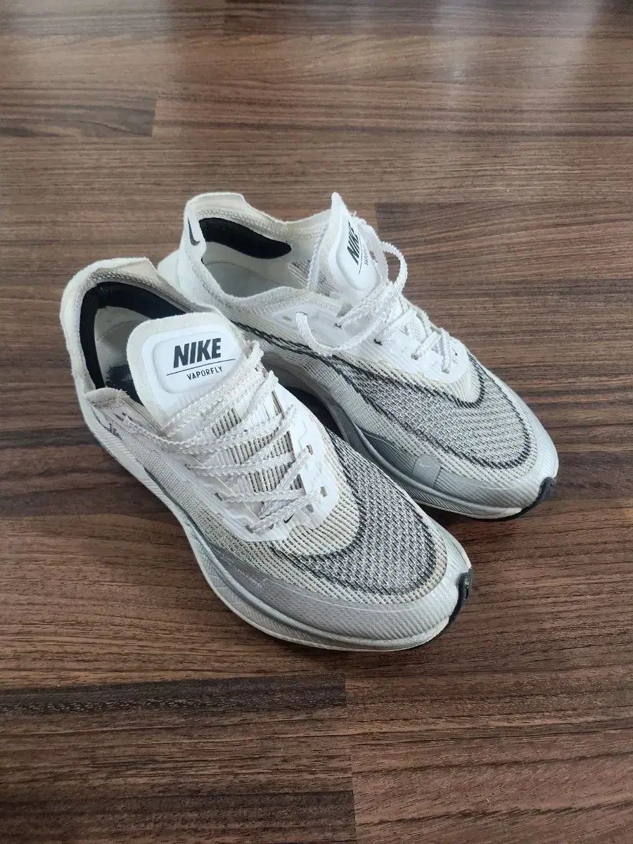 ナイキ ズームX ヴェイパーフライ ネクスト％ 2 ホワイト
