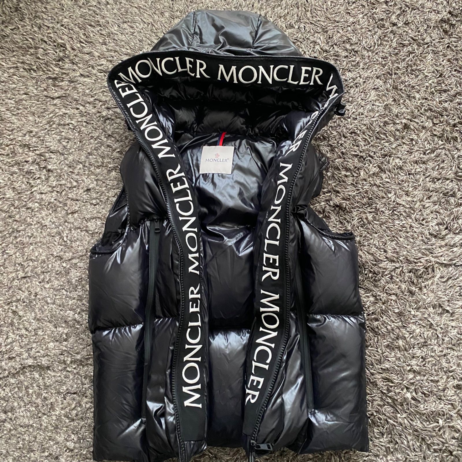 ほぼ新品！ MONCLER AGNEAUX GILET ダウンベスト - アウター