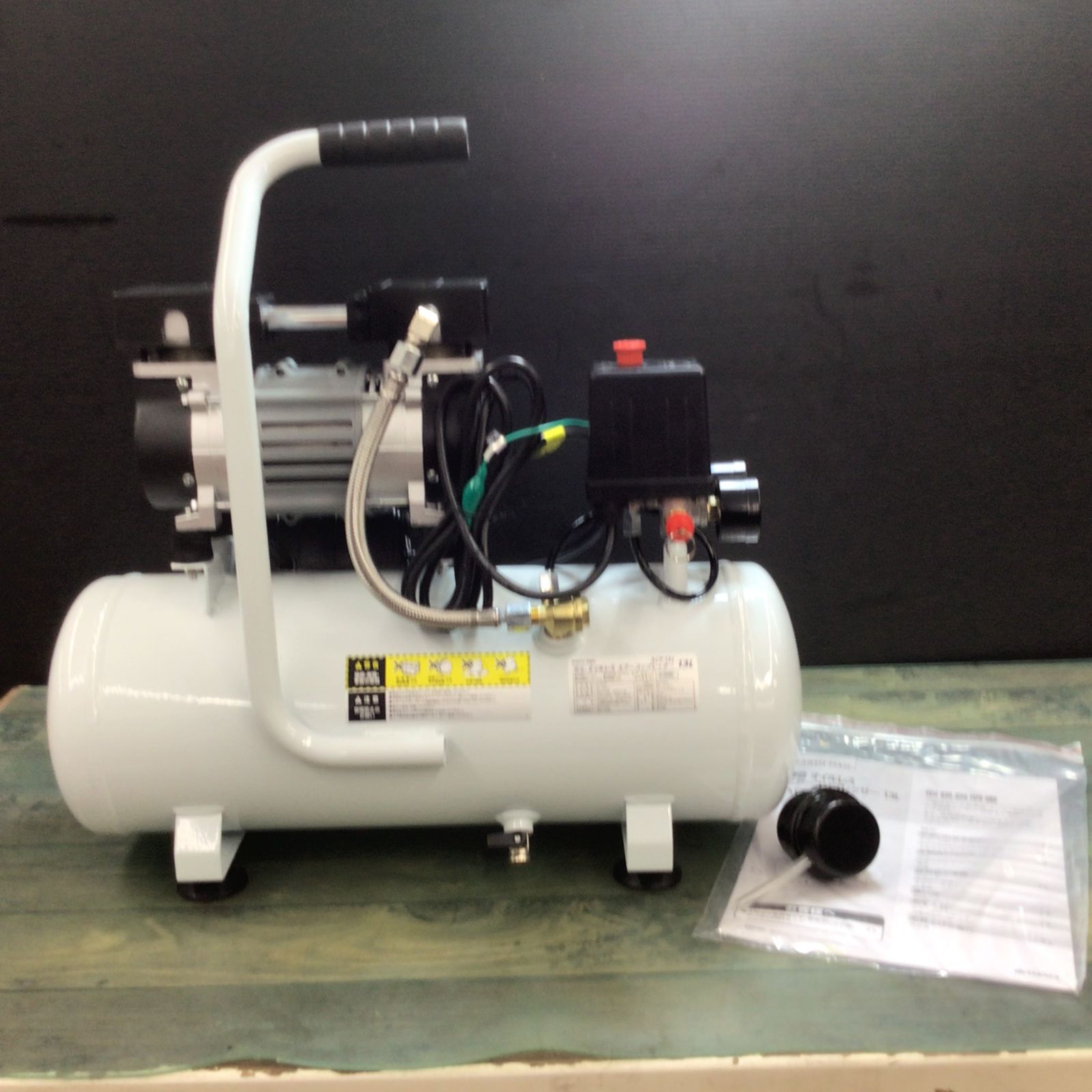 高儀 EARTH MAN 静音オイルレス エアコンプレッサー 13L ACP-13B【東大 
