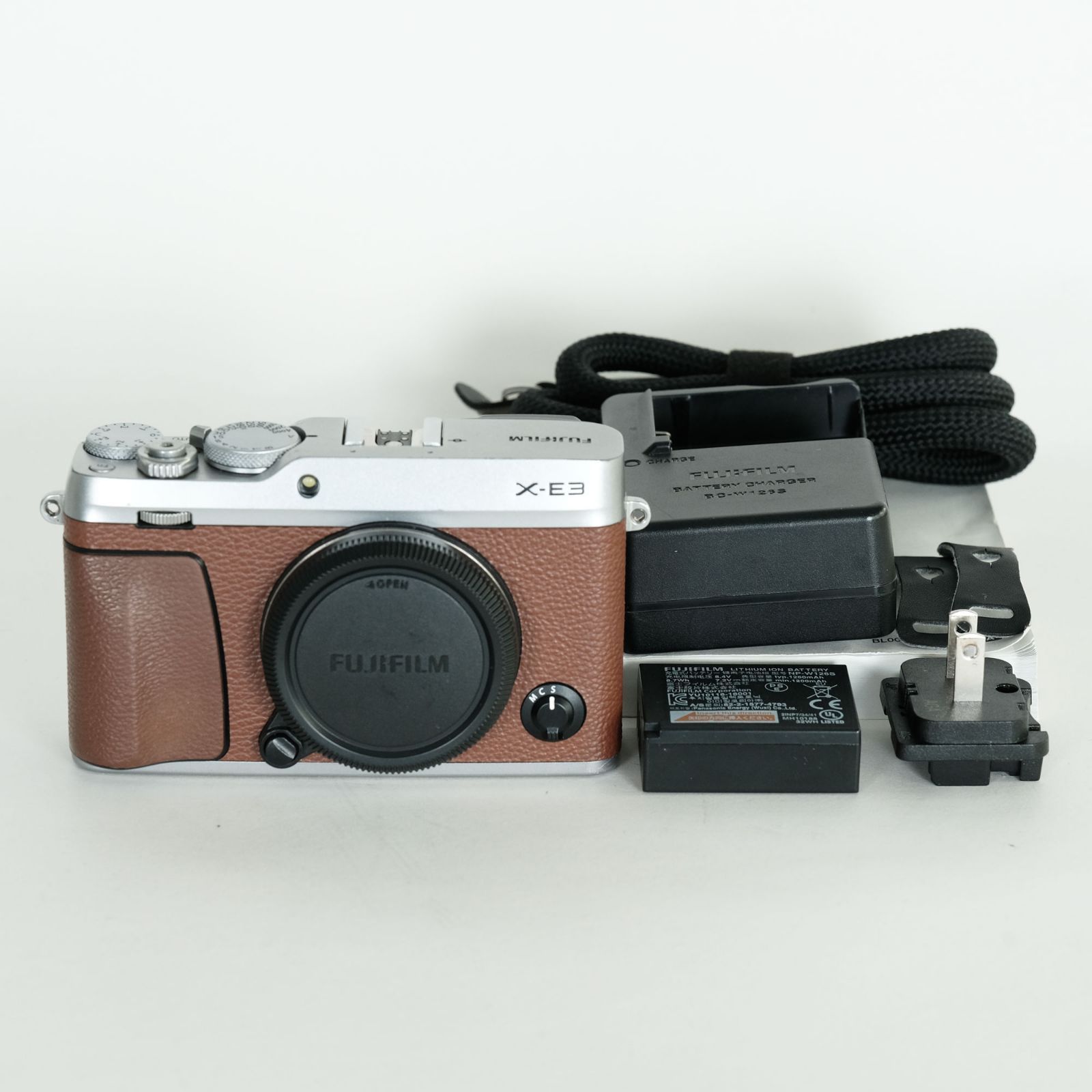 シャッター数26,222回] FUJIFILM X-E3 ボディ ブラウン / 富士