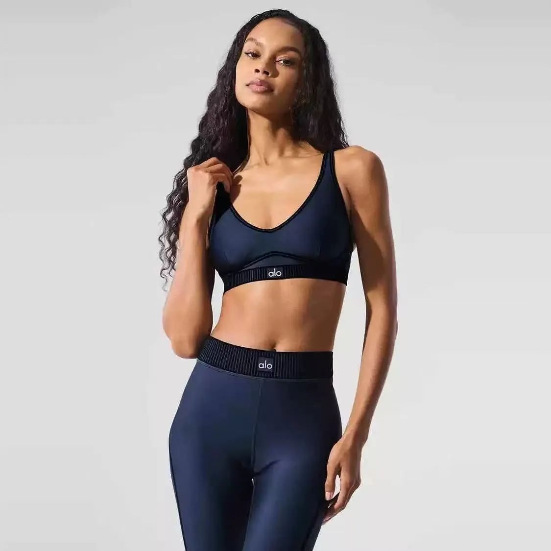 alo yoga ブラトップ&レギンス alo YOGA ブラトップ + エアリフトハイ