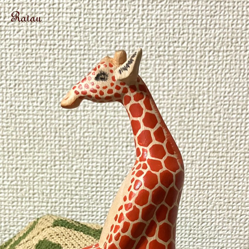 再入荷 置物 動物オブジェ キリン 置物 お座りアニマル 木彫り 天然木