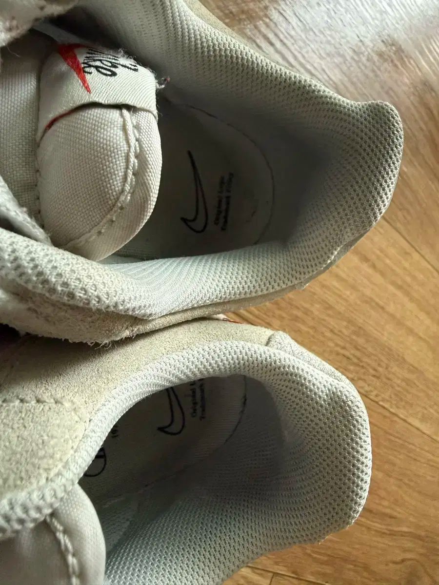 NIKE ナイキ 靴 エアフォース AIR FORCE 1 これらはスニーカーです 245 サイズ