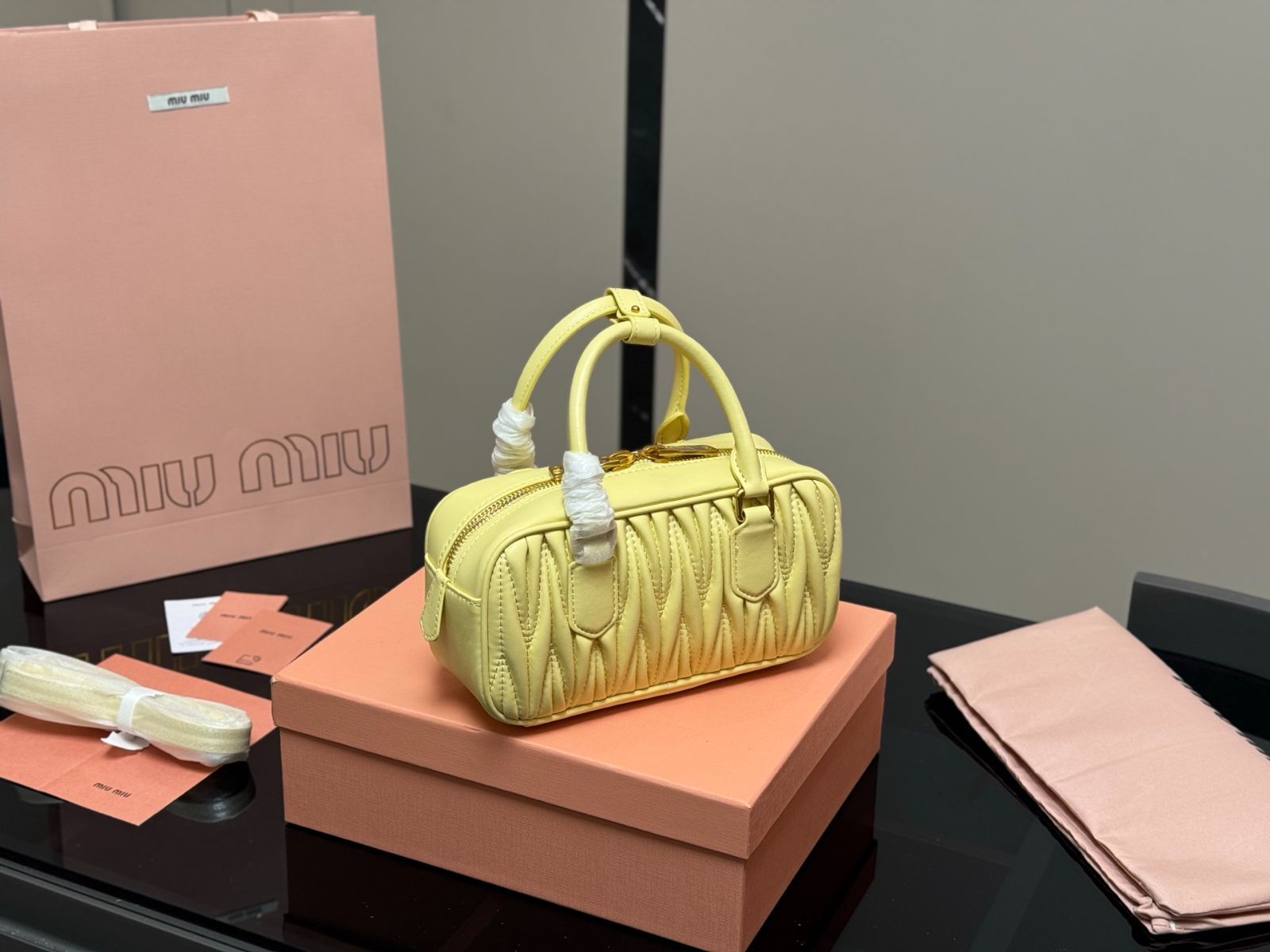 7月6まで 限定値下miumiu ボウリングバッグ　ブラック 7月6まで 限定値下miumiu ボウリングバッグ ブラック