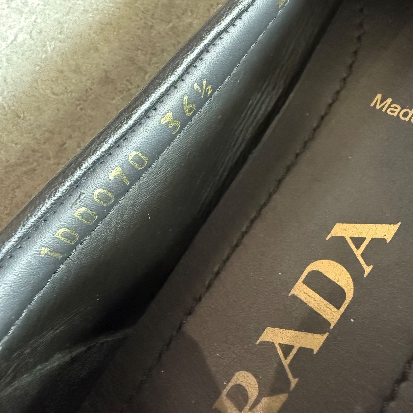 美品✨PRADA プラダ　ドライビングシューズ　リボン ゴールドロゴ 付属品 美品✨PRADA プラダ ドライビングシューズ リボン ゴールドロゴ