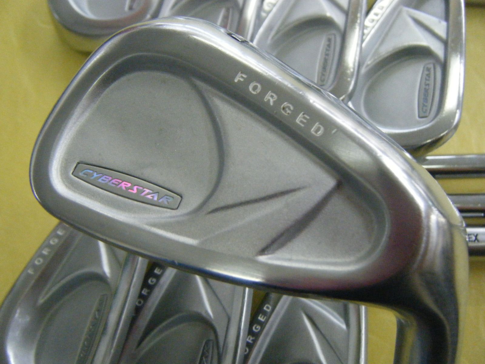 新作商品 ヨネックス サイバースターフォージドCB S200