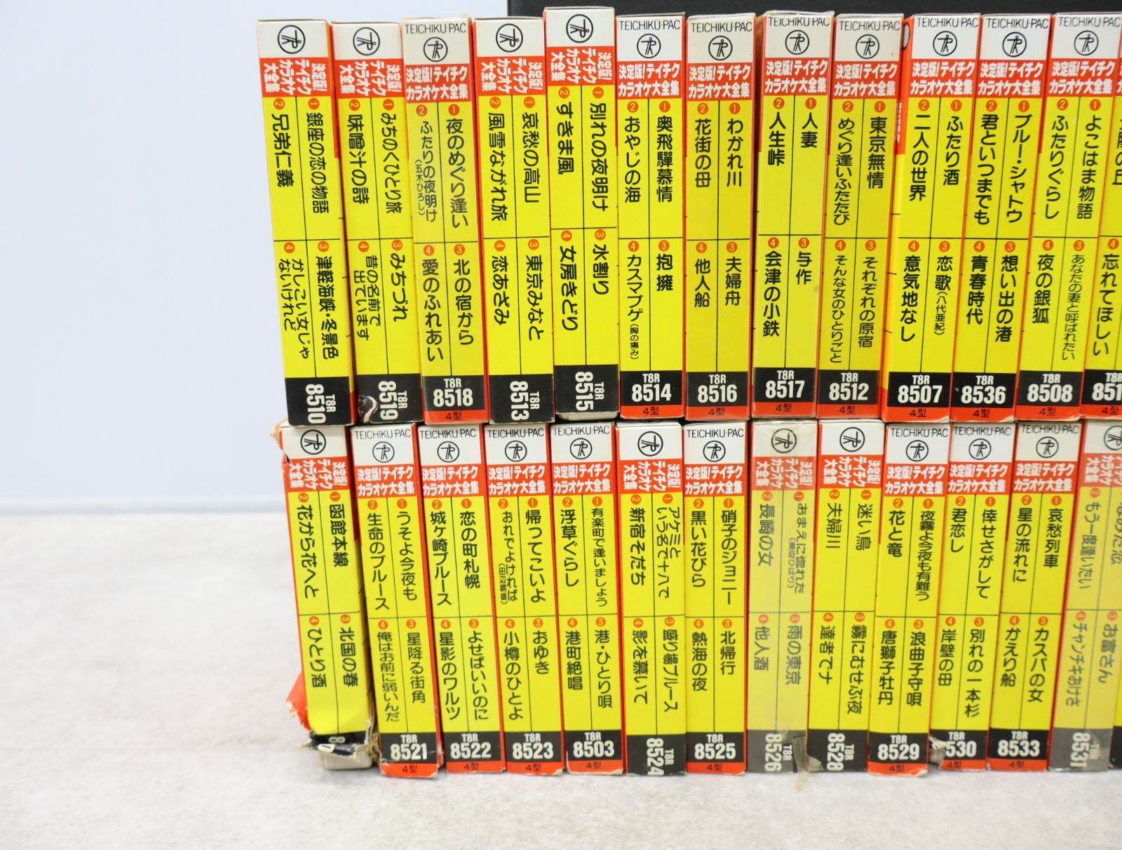 △ 演歌 カラオケ｜8トラ カセット アタッシュケース付き 40本