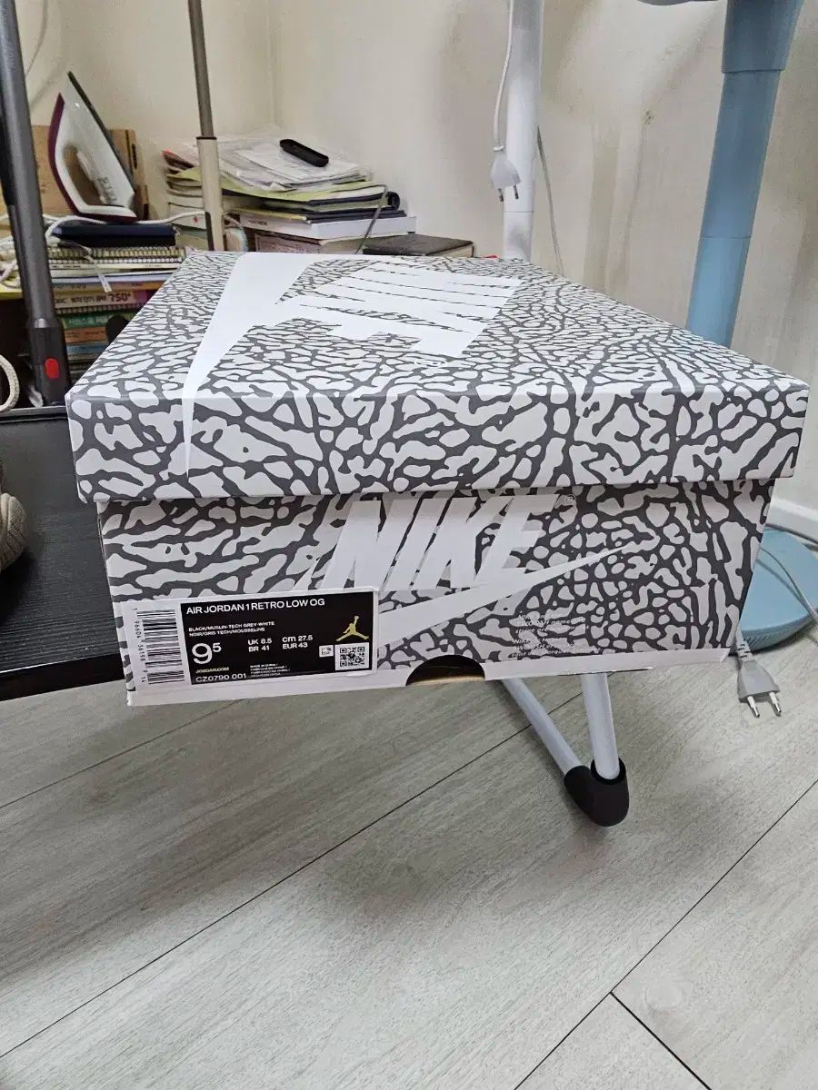 動的な NIKE ナイキ ジョーダン 1 ロー セメント 275 付属品完備