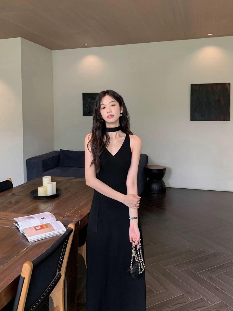 春のお出かけに ノースリーブタイトロングワンピース