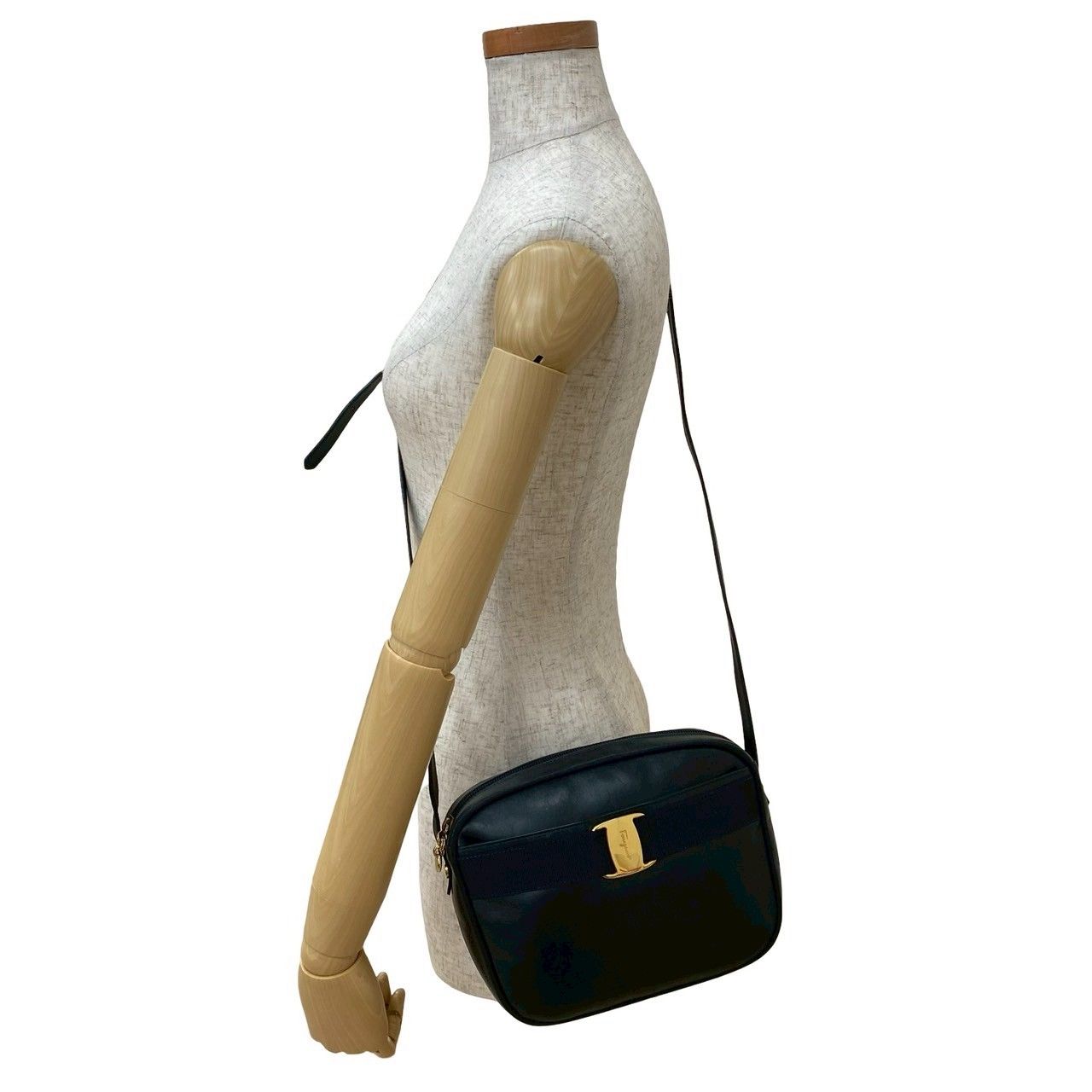 極 美品 Salvatore Ferragamo サルヴァトーレフェラガモ ヴァラ