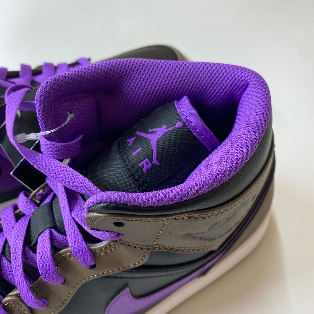 大人気 ☆NIKE☆ JORDAN 1 MID PALOMINO WILD BERRY Amazon.com | Nike Men's Air Jordan 1 Mid Sneaker, Palomino