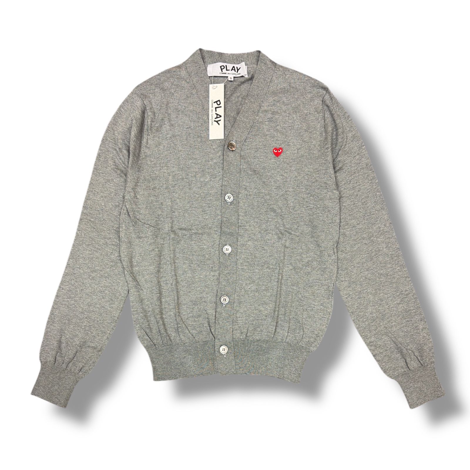 参考上代29700円 ♥品 PLAY COMME des GARCONS Vネック カーディガン ニット 長袖 薄手 刺繍ロゴ プレイコムデギャルソン AZ-N054 グレー S 1435M7