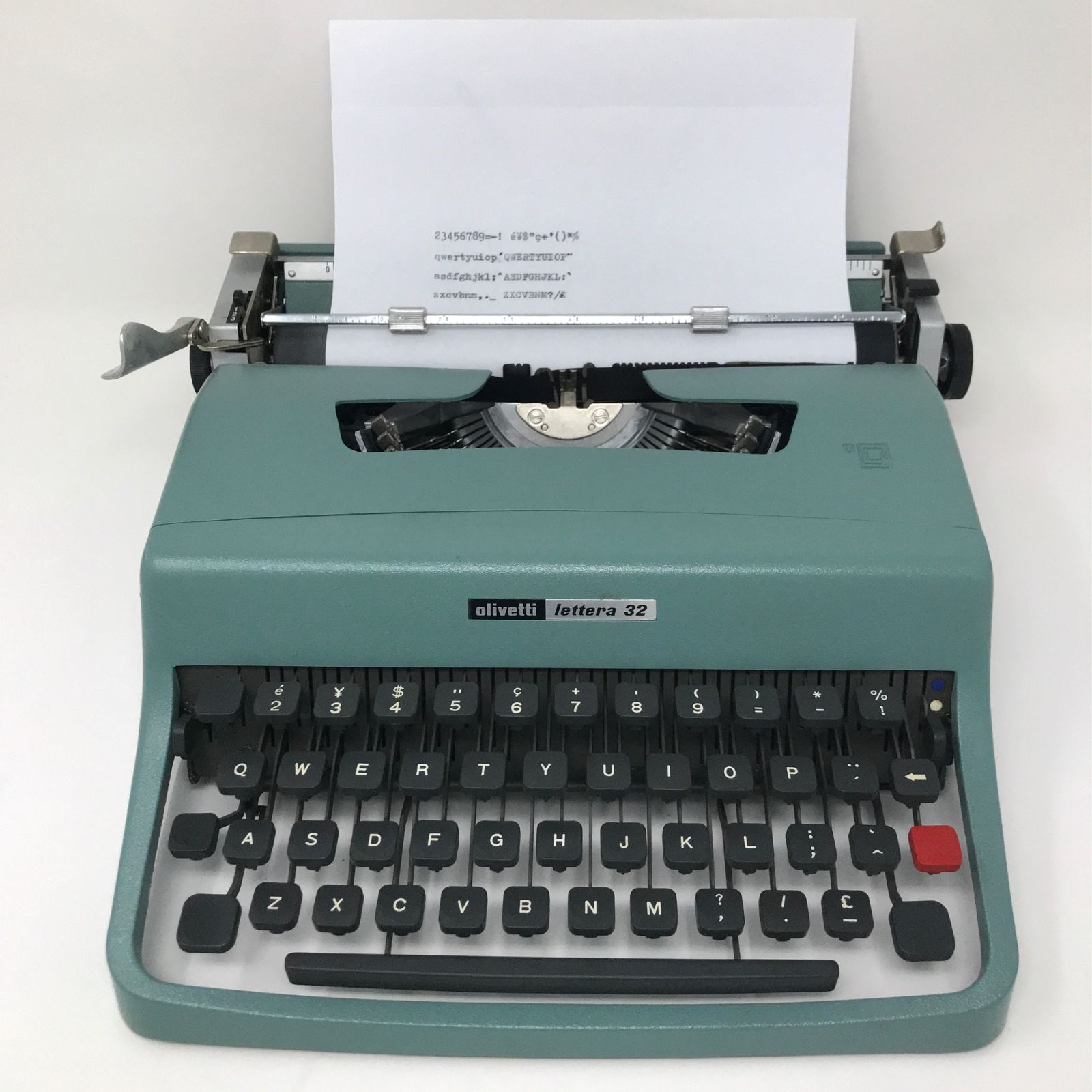 輝い タイプライター レトロ lettera32 olivetti オリベッティ 店舗