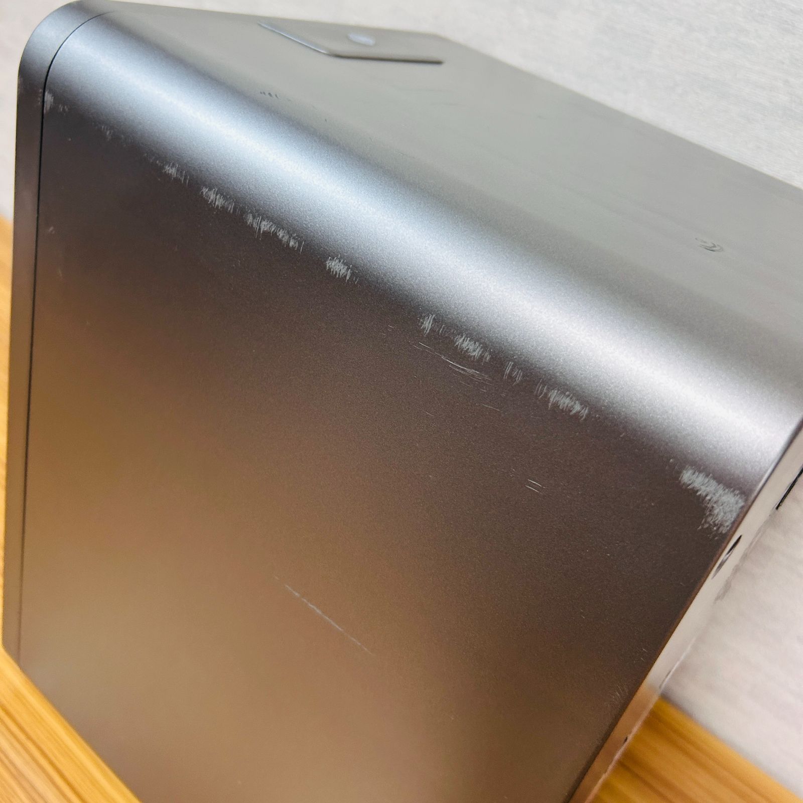 スモーキーグレー