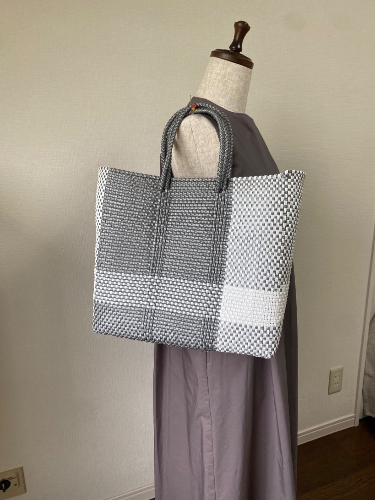 メルカドバッグ M size 白&銀 CROSS LINEメキシコ直輸入 - メルカリ