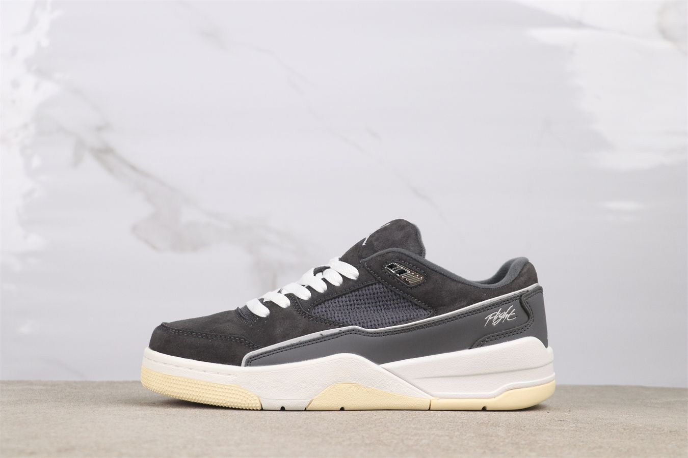 今日特価】Jordan HF3255-002 ジョーダン 4 ホワイトグレー