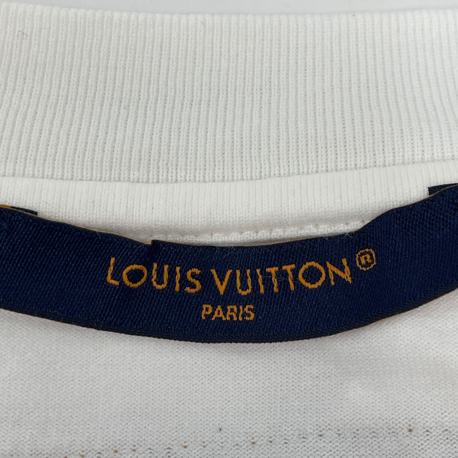 LOUIS VUITTON ルイヴィトン RM232Q DT3 23AW 白 ｴﾝﾎﾞｽLVﾛｺﾞTｼｬﾂ M 