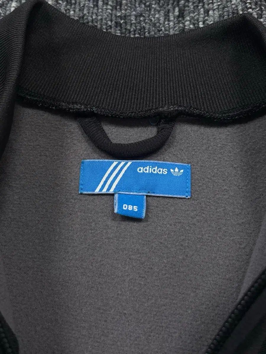 adidas アディダス