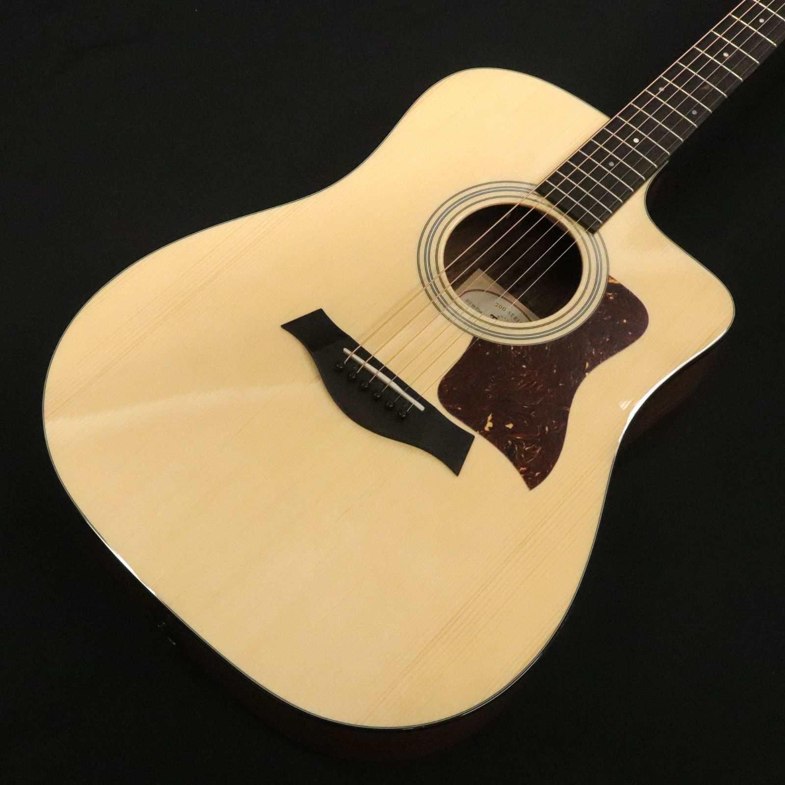 Taylor 210ce Plus