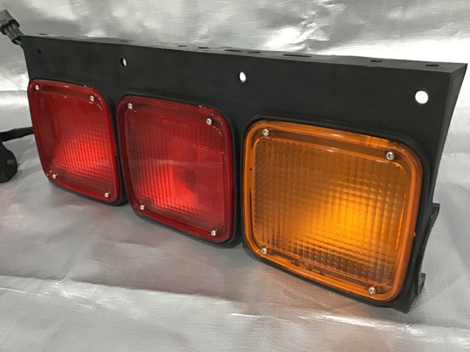 テールランプ3連左右セット/リアコンビネーションランプ/小糸製作所