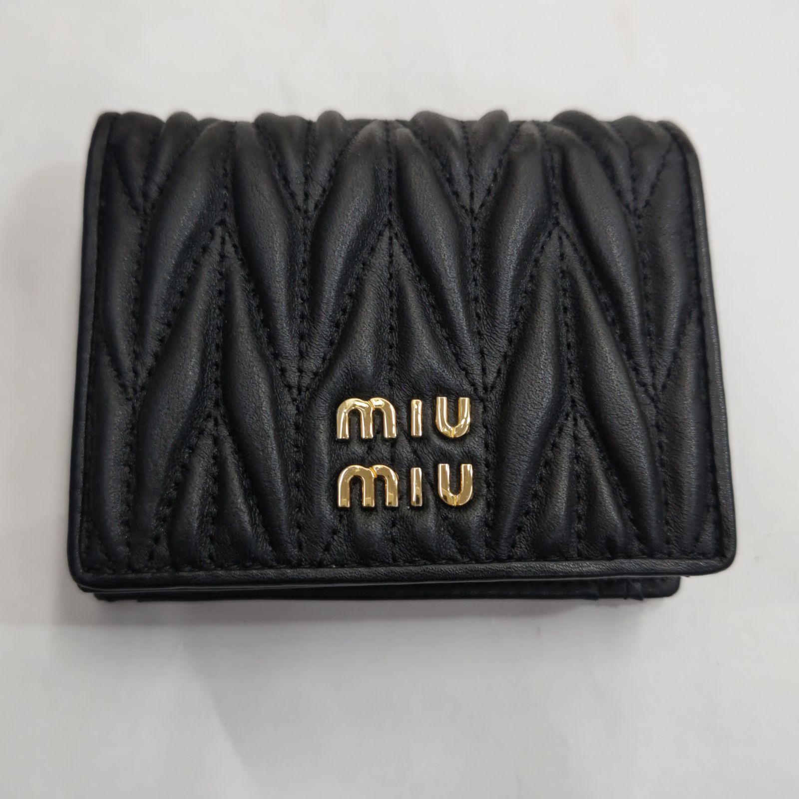 miu miu 二つ折り財布 黒 MIU MIU - 新品 ミュウミュウ MIU MIU 2つ折り財布 マドラス