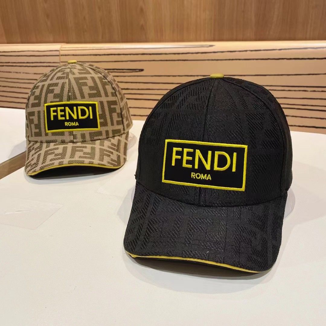 美品FENDI ROMA フェンディ ズッカ キャンバス レザー キャップ ズッカ柄デザイン帽子