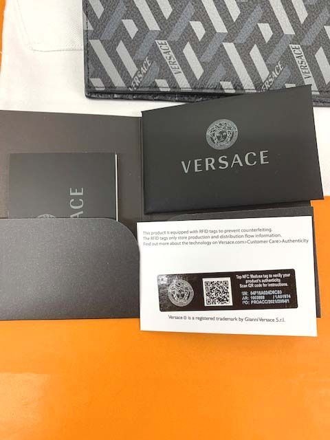 VERSACE グレー幾何学模様 長財布 woodnet_dpdi056-1a08724-1b00v