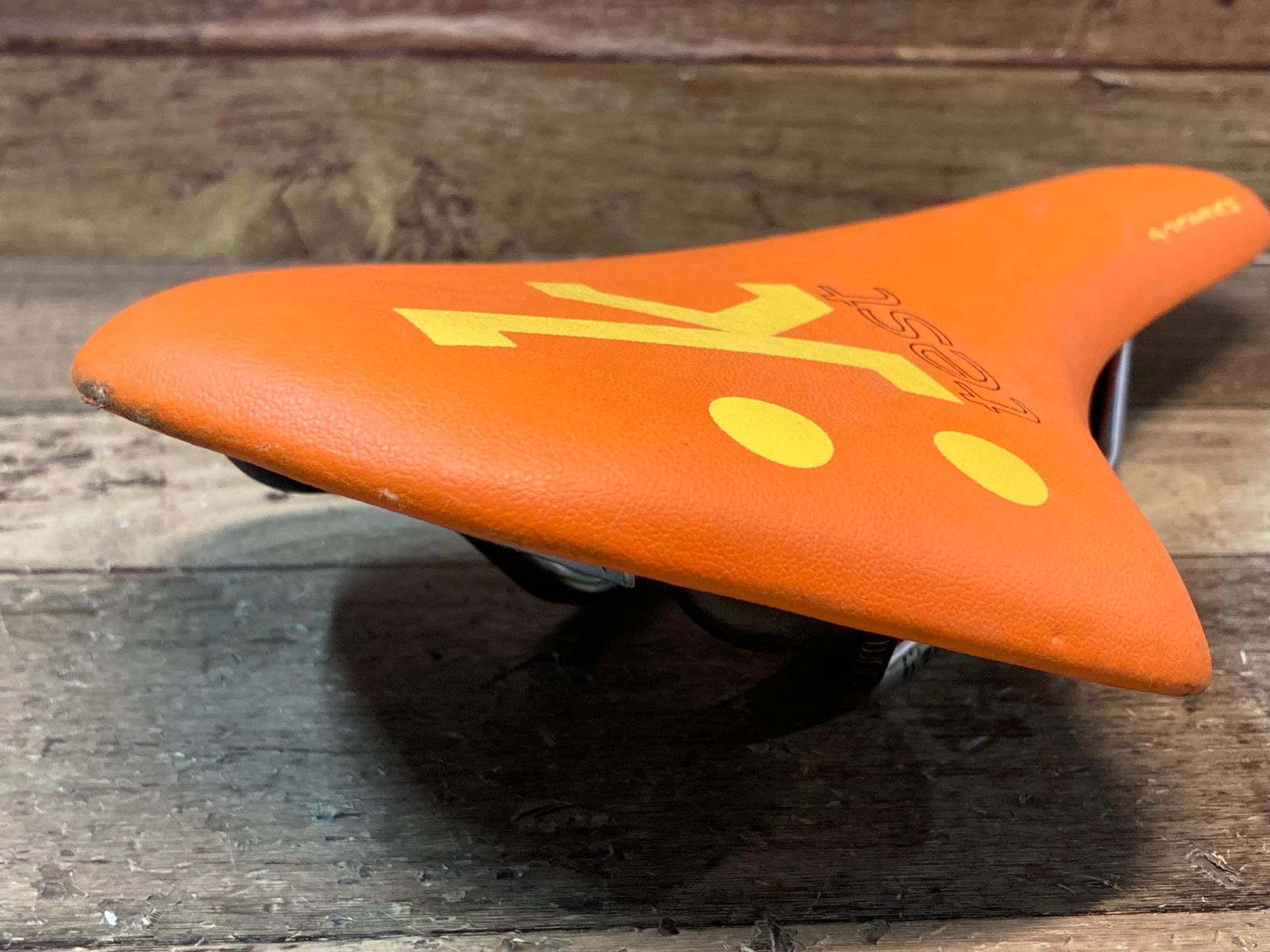 IL833 フィジーク fizik ANTARES R3 サドル オレンジ TEST kium