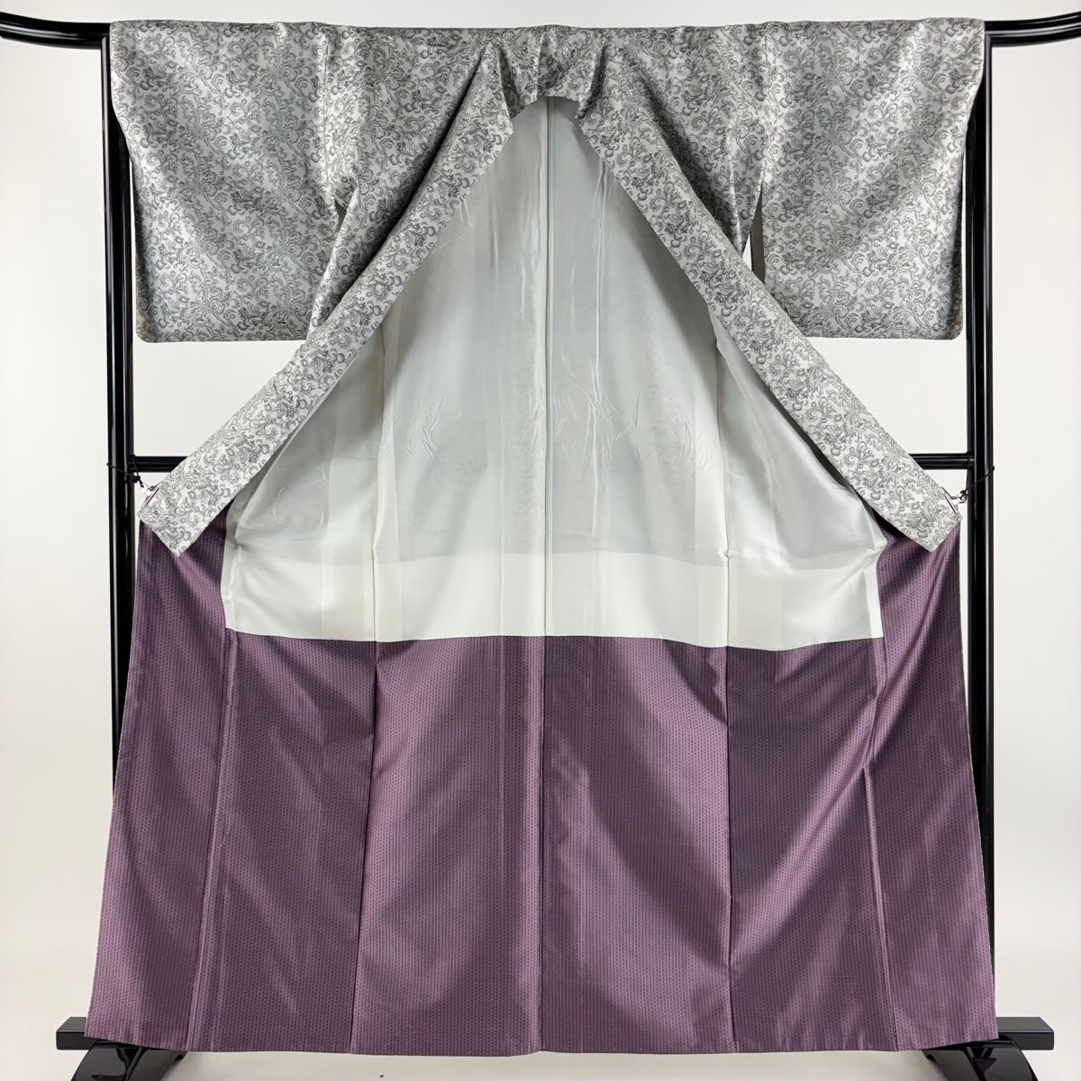 お召 身丈162cm 裄丈65.5cm M 袷 花唐草 灰色 正絹 逸品 【中古】