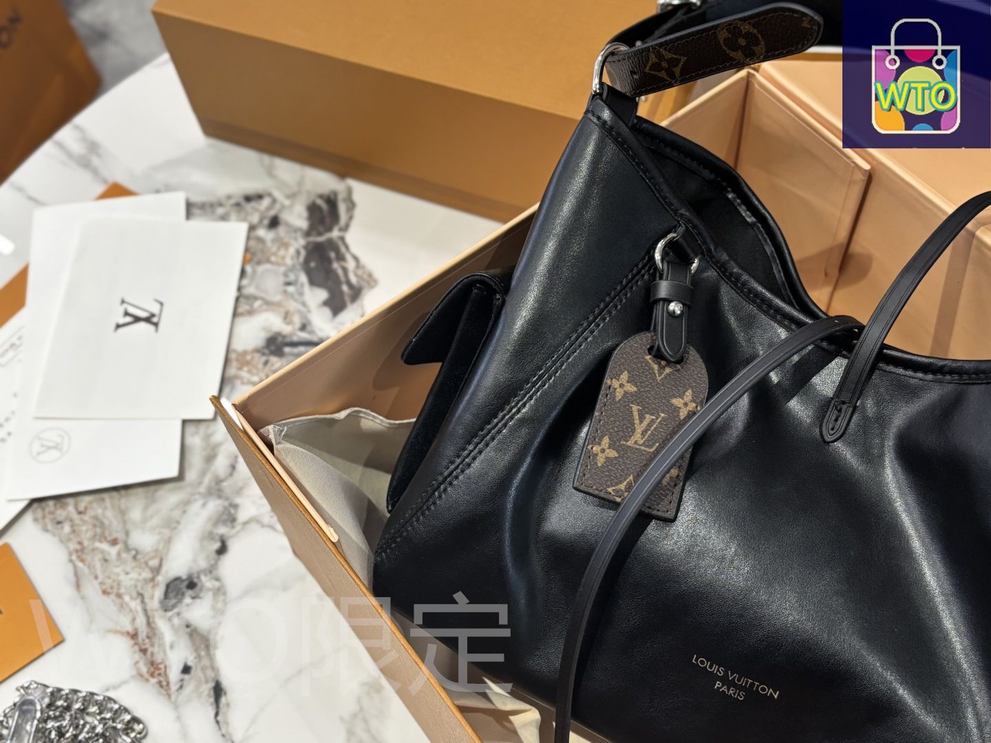 LOUIS VUITTON ルイ・ヴィトン ユタ キャリーオール 本革 レザー 高級感＊【Louis Vuitton】キャリーオール カーゴ ブラックPM