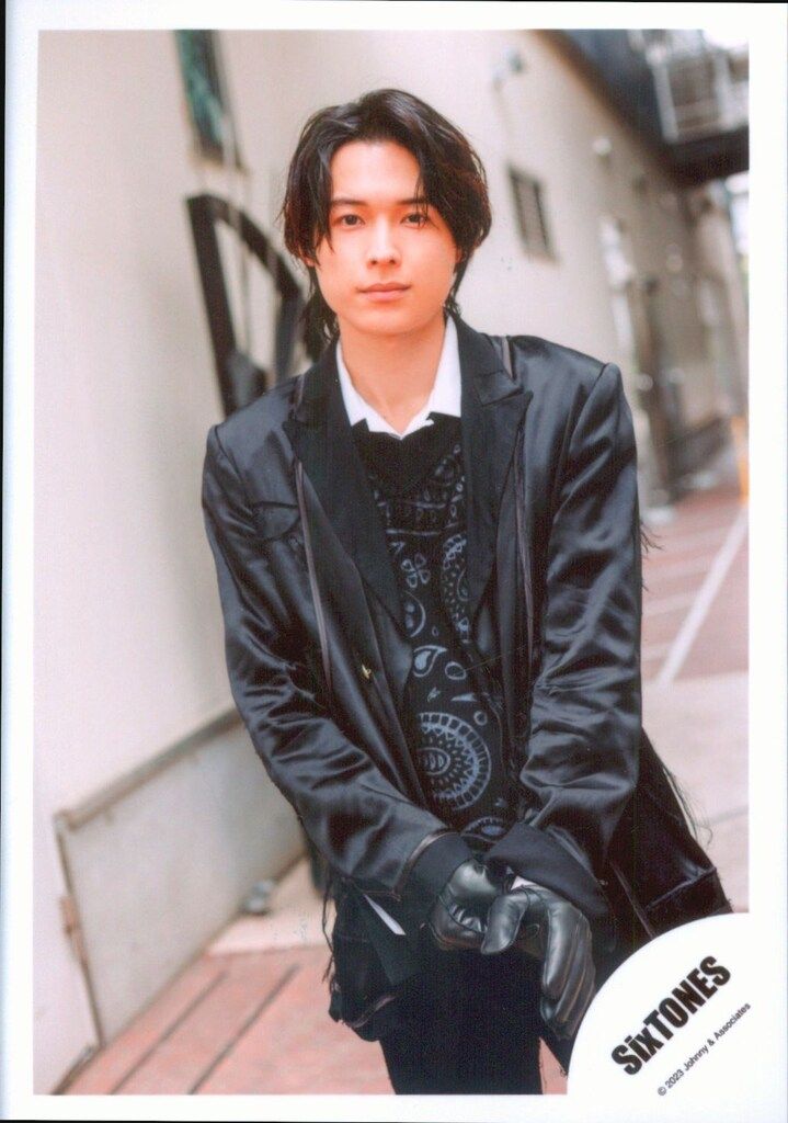 1枚200円 松村北斗 公式写真 Amazon.co.jp: Six TONES 公式 生 写真