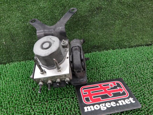 4FQ6599 BHU5 トヨタ ヴォクシー ZRR80W 前期型 ZS ABSアクチュエーター