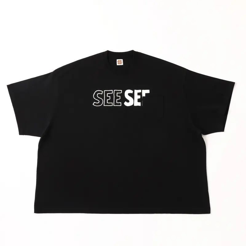 SEE SEE BIG POCKET FONT LOGO TEE 22SS