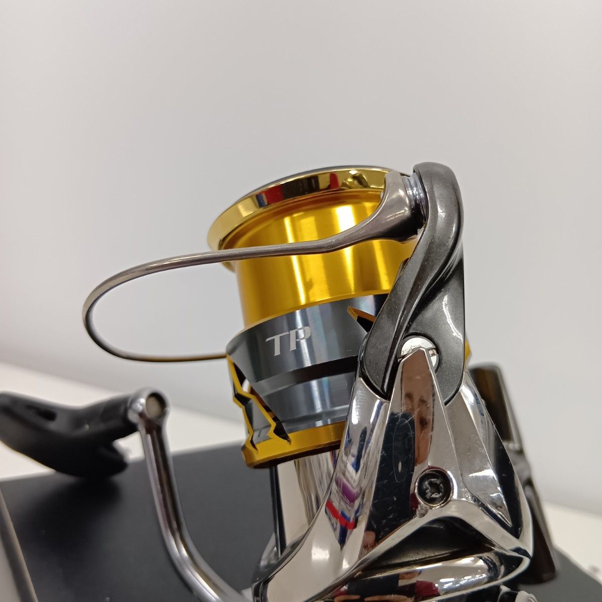 SHIMANO - SHIMANO シマノ 04141 20ツインパワー C3000MHG キズ有 程度B 箱付 SHIMANO シマノ 04141 20ツインパワー C3000MHG キズ有 程度B 箱